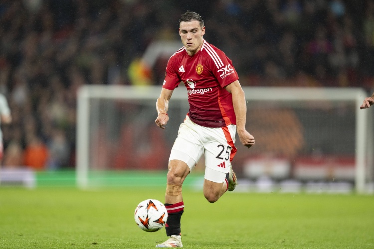 世界杯官方直播平台-内维尔：乌加特可能离队 曼联需要后腰和一个卡里克类型的中场