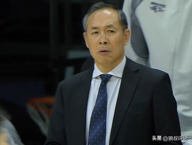 世界杯客户端更新下载-许利民:末节麦基和周琦在场表现 坚定后续围绕双塔搭配更多的战术